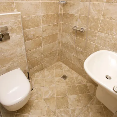 Jeravi Club 酒店 4*