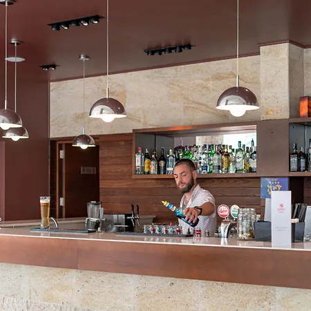 酒店 Jeravi Club 4*