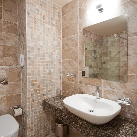 酒店 Jeravi Club 4*